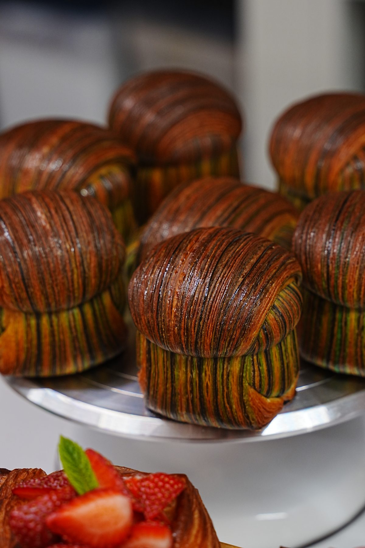 Bi-colour lamination swirl pastries
